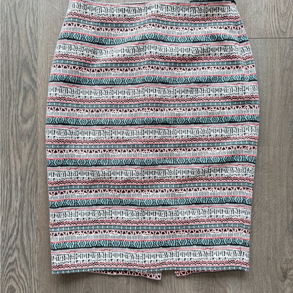 The Limited Geometric Patterned Pencil Skirt
